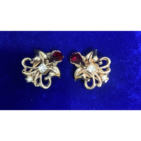 Signed BARCLAY Dainty Vintage 1960s Red Glass Rhinestone Clip Back Earrings - Picture 1 of 4